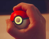 A Pokéball Plus, acessório de Pokémon, levará três horas para carregar