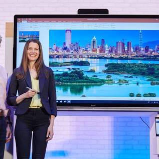 Imagem de Microsoft lança monitor inteligente dedicado às salas de reuniões