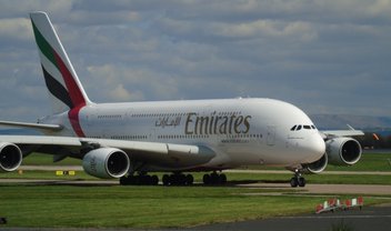 Novo avião da Emirates tem telas de alta resolução no lugar de janelas