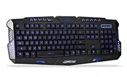 Um teclado.