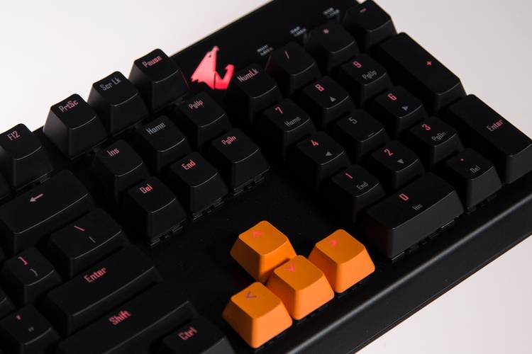 AORUS K9 com LEDs RGB