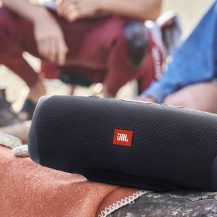 Imagem de JBL Charge 4 é anunciado com bateria para até 20 horas de uso