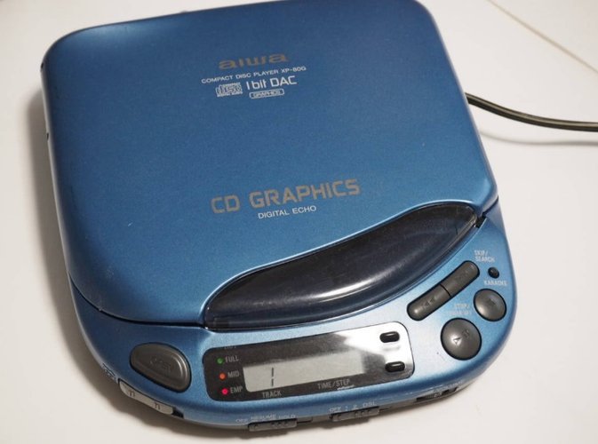 Um discman.