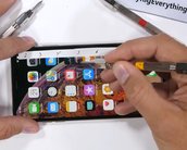 Youtuber arranha, risca e queima o iPhone XS Max em teste de durabilidade