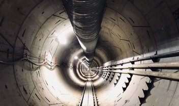 Veja Elon Musk dando um passeio pelo novo túnel da Boring Company