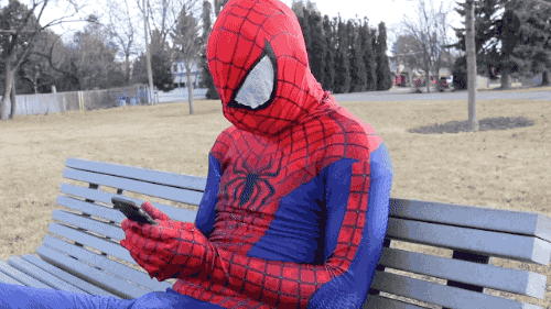 Homem Aranha ao celular