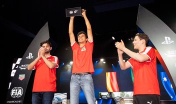 Brasileiro Igor Fraga é o grande campeão da competição FIA Gran Turismo