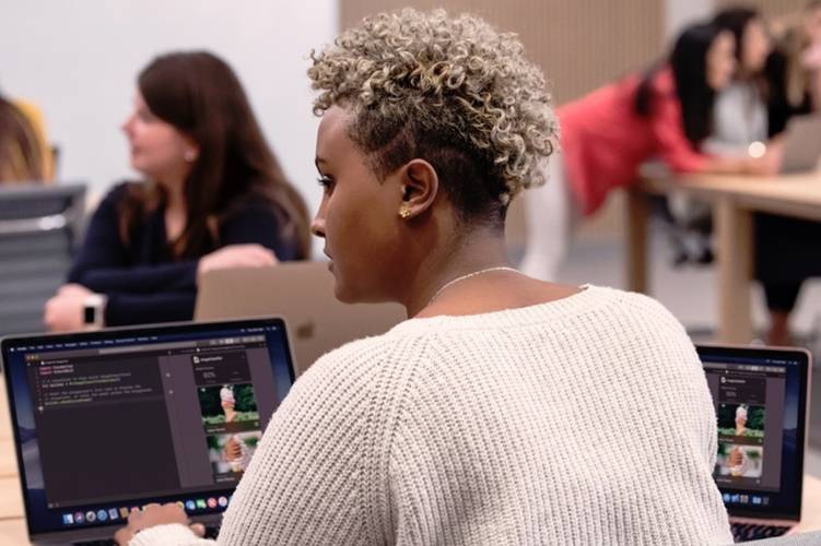 mulher tecnologia