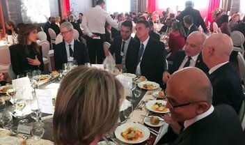 Bolsonaro janta com Tim Cook e Satya Nadella durante fórum em Davos