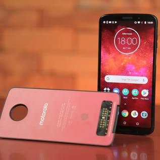 Imagem de Amazon tem kit exclusivo do Moto Z3 Play de 128 GB com Snap de bateria e TV