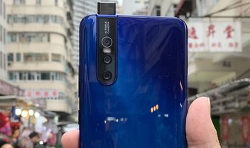 Suposto Vivo V15 Pro aparece com câmera retrátil e conjunto triplo traseiro