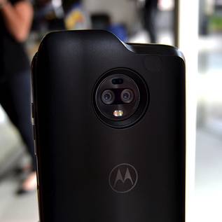 Imagem de Documento dá detalhes sobre mod do Moto Z3 que vai permitir conexão 5G