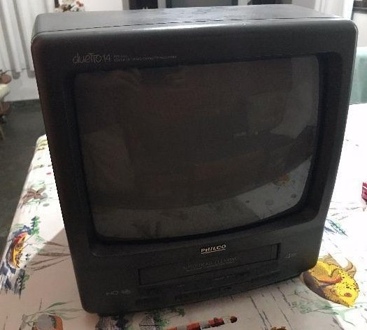Uma TV.