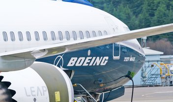 Após quedas de aviões, Boeing atualiza software de controle automático