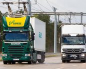 Estrada alemã tem 'cabos' que carregam caminhões elétricos em movimento