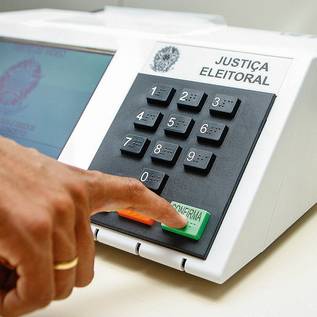 Imagem de PMs que publicaram vídeo sobre ‘fraude na urna’ pagarão multa para a Abrace