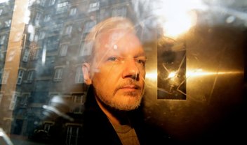 Assange perde muito peso e estado de saúde impede conversação ‘normal’