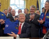 Em tweet confuso, Trump pede para NASA deixar ida à Lua e focar em Marte