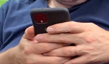 Google Pixel 4 aparece em foto sendo usado em público