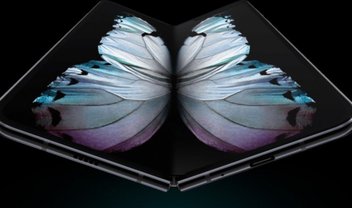 Galaxy Fold reformulado é fotografado em local público