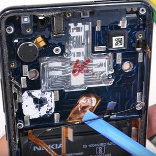 Imagem de Nokia 9 PureView falha em teste de conserto por excesso de cola [vídeo]