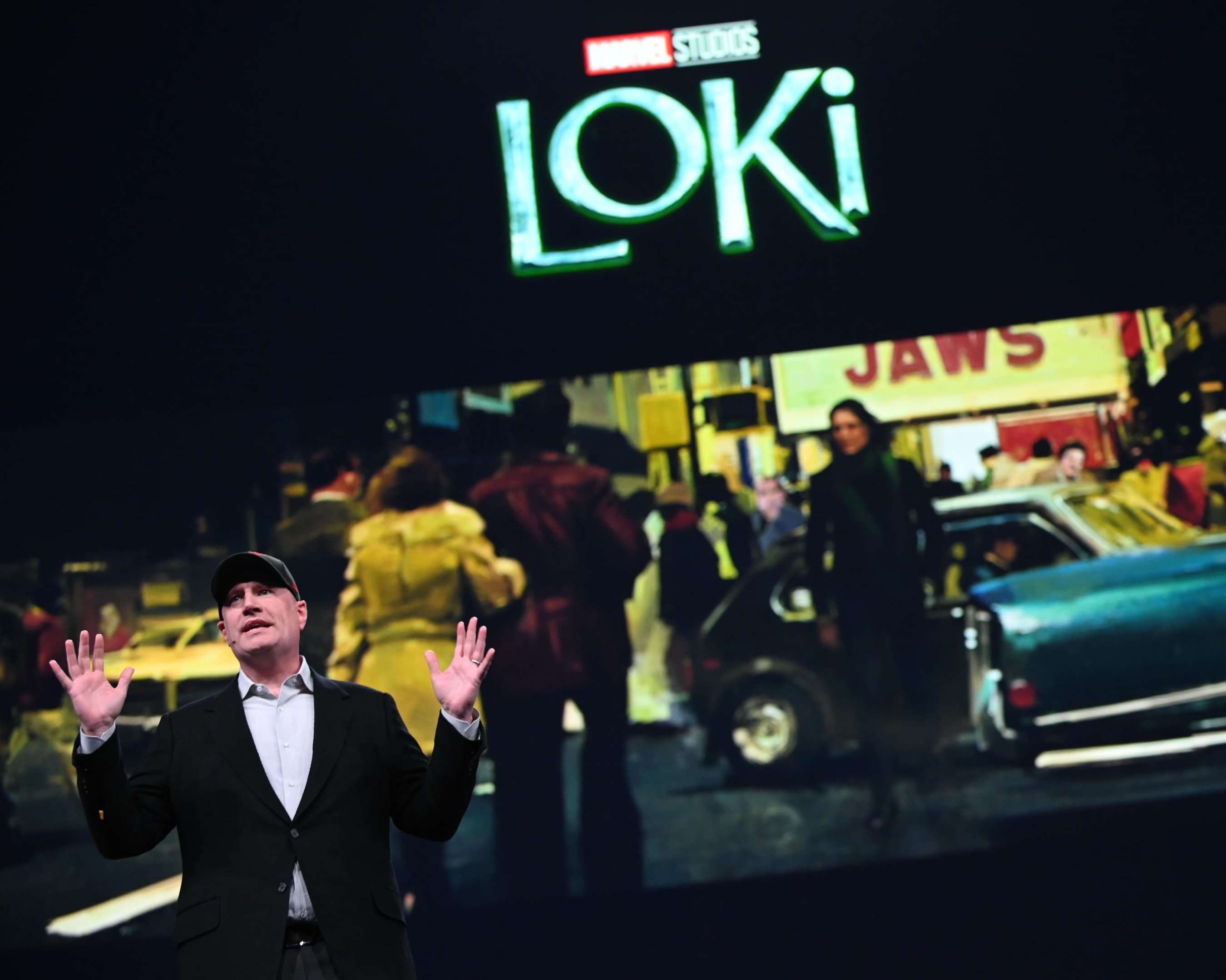 Kevin Feige apresentando a série do Loki na SDCC (Fonte: )