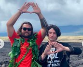 Ezra Miller se junta a Jason Momoa contra a construção do TMT