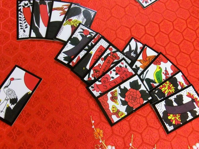 As cartas da Nintendo eram pintadas à mão e tinham estampas que representavam os doze meses do ano.