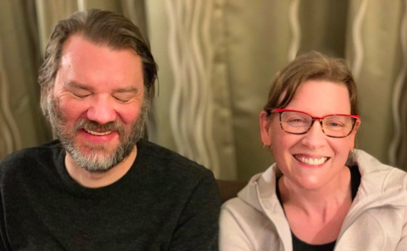 Chet Faliszek e Kimberly Voll (Fonte: Stray Bombay/Divulgação)