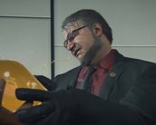 Death Stranding: BB mostra o dedo do meio a Deadman (Guillermo Del Toro)