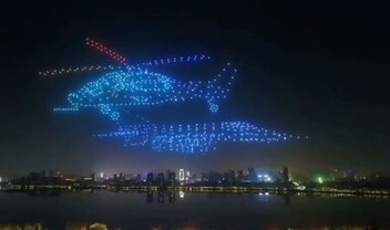 Enxame de 800 drones encerra evento formando figuras no céu da China