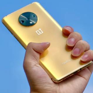 Imagem de OnePlus 7T: como seria o celular na versão cancelada Metallic Gold