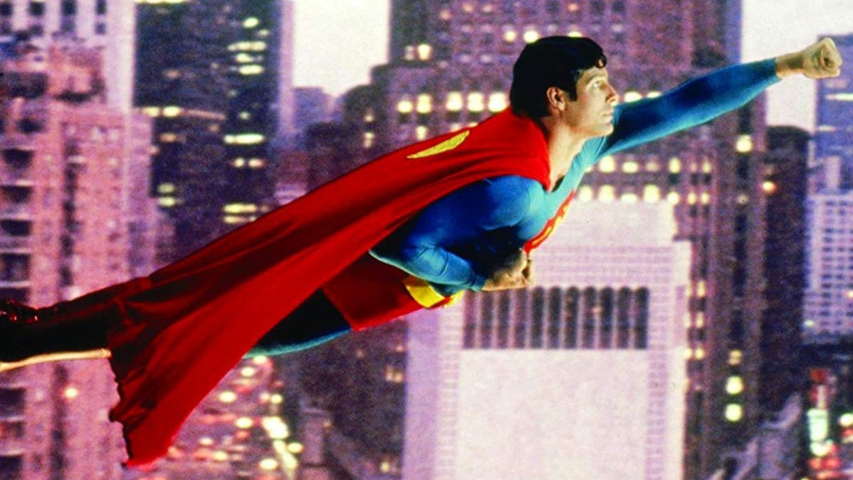 Capa usada no primeiro filme do Superman é leiloada por quase US$ 200 mil -  18/12/2019 - UOL Entretenimento