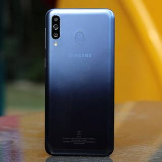 Imagem de Galaxy A40s, intermediário da Samsung, começa receber Android 10