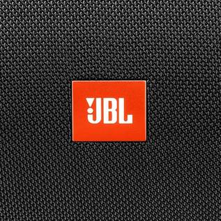 Imagem de JBL anuncia soundbar com Dolby Atmos e fones com grafeno