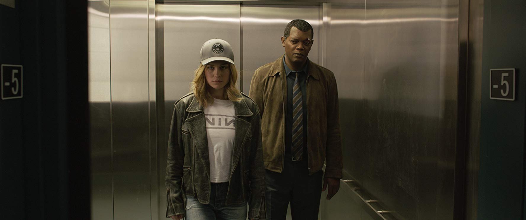 Brie Larson e Samuel L. Jackson em Capitã Marvel - 2019 (Fonte: IMDb/Reprodução)