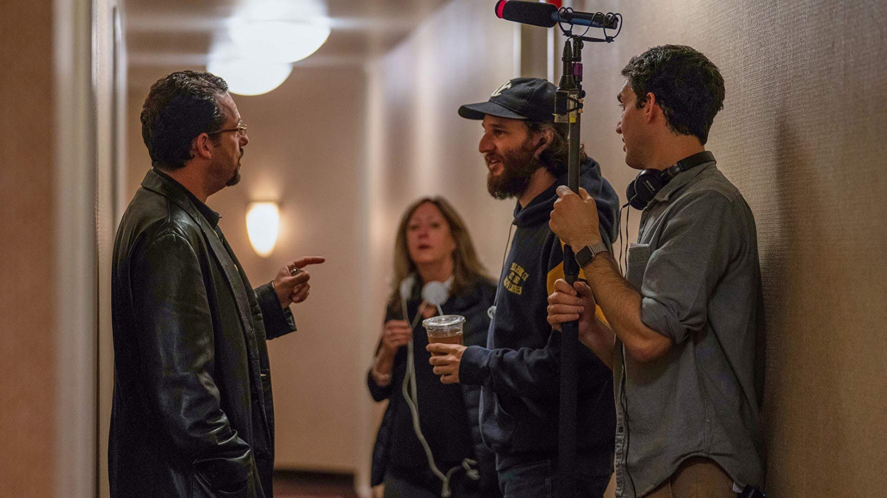 Adam Sandler, Josh Safdie, e Benny Safdie no set de Joias Brutas (Fonte: IMDb/Reprodução)