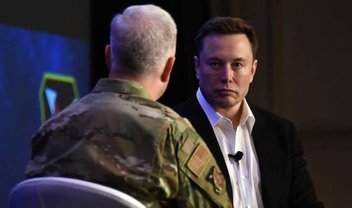 Elon Musk diz que a “era dos jatos acabou” para general americano