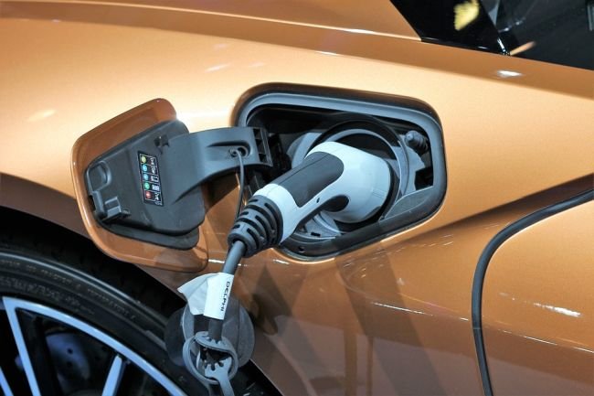 Aumentar a autonomia dos modelos elétricos é uma das vantagens deste tipo de bateria.