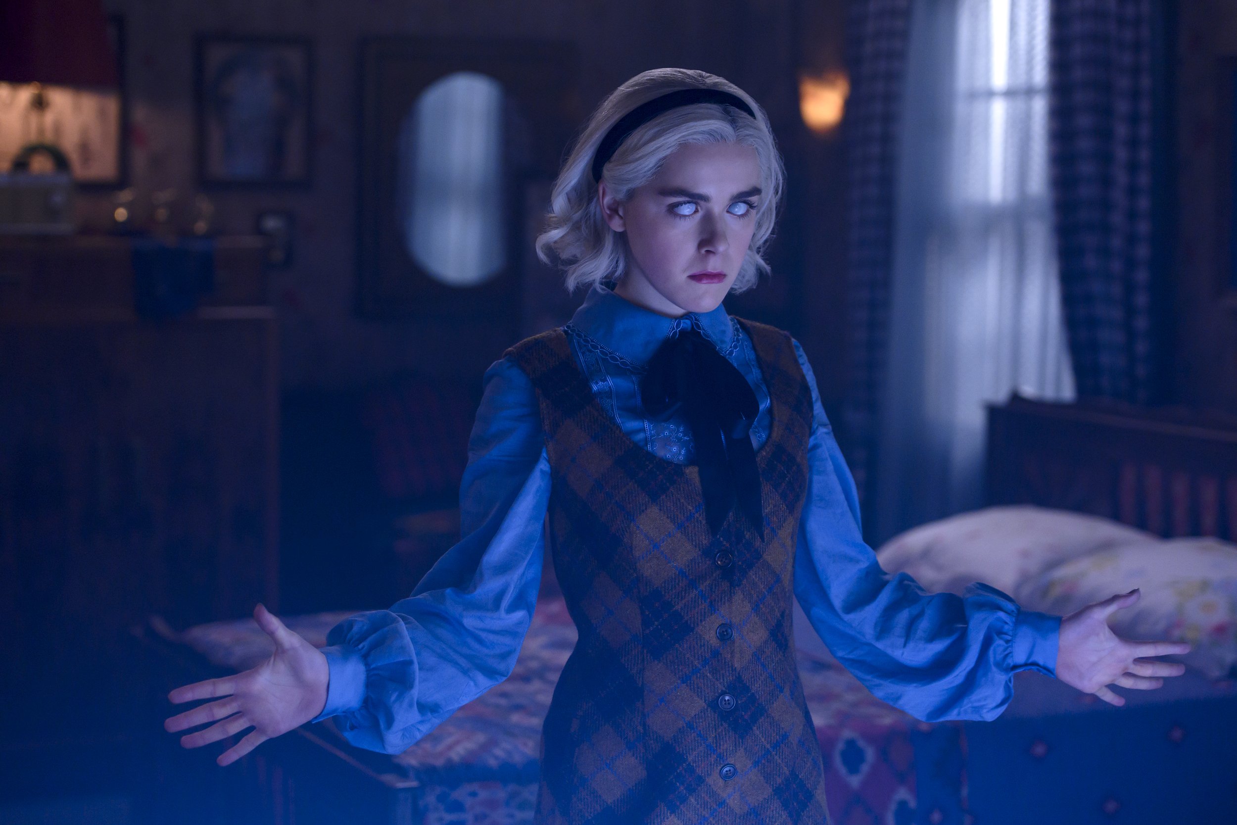 A produção original Netflix acompanha uma adolescente bruxa