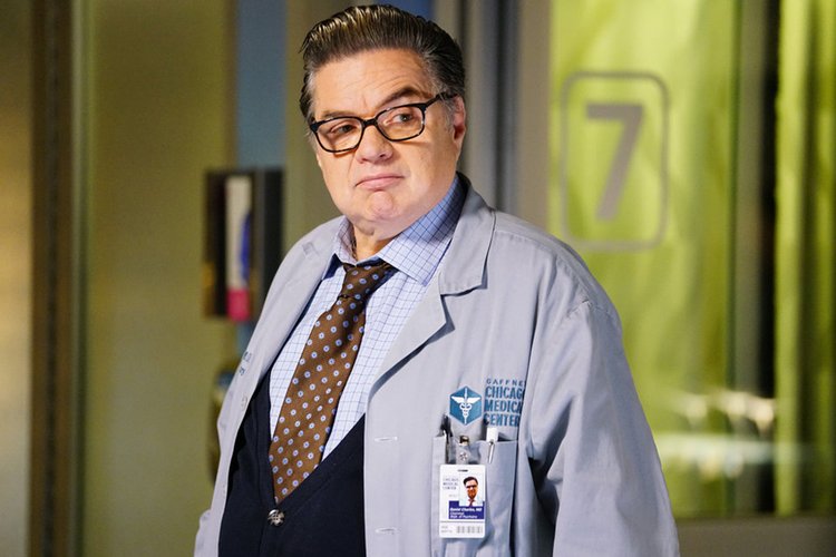 O ator Oliver Platt, em cena de Chicago Med