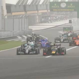 Imagem de F1 realiza primeira corrida virtual após cancelamento de Grande Prêmio