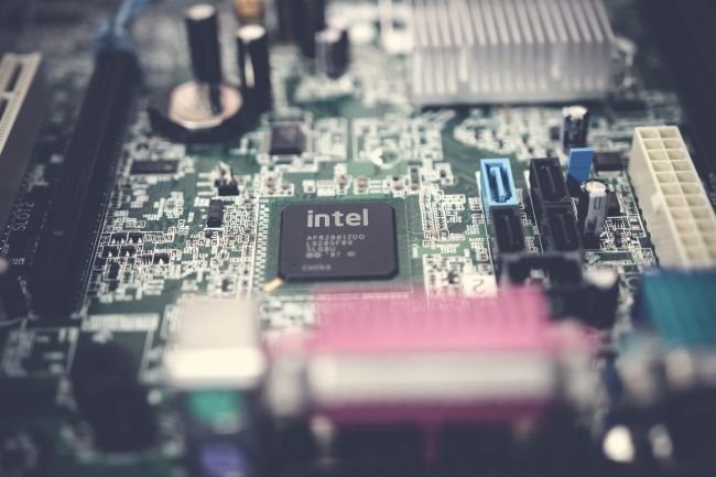 Apenas os chips mais recentes da Intel oferecem o recurso.