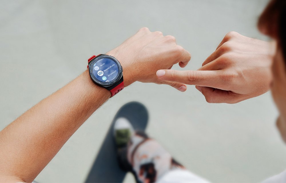 Novo Huawei Watch GT 2e tem foco e design voltado para atividades esportivas.