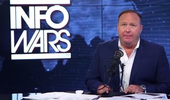 Google baniu o app Infowars por notícias falsas sobre a covid-19