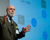 Vint Cerf, pioneiro da internet, testa positivo para a covid-19