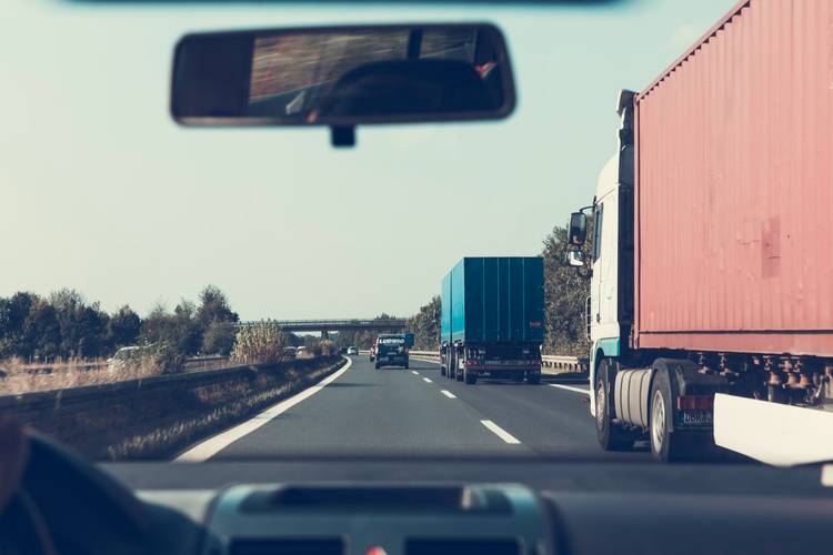 Aplicativo ajuda os caminhoneiros que estão na estrada no meio da quarentena