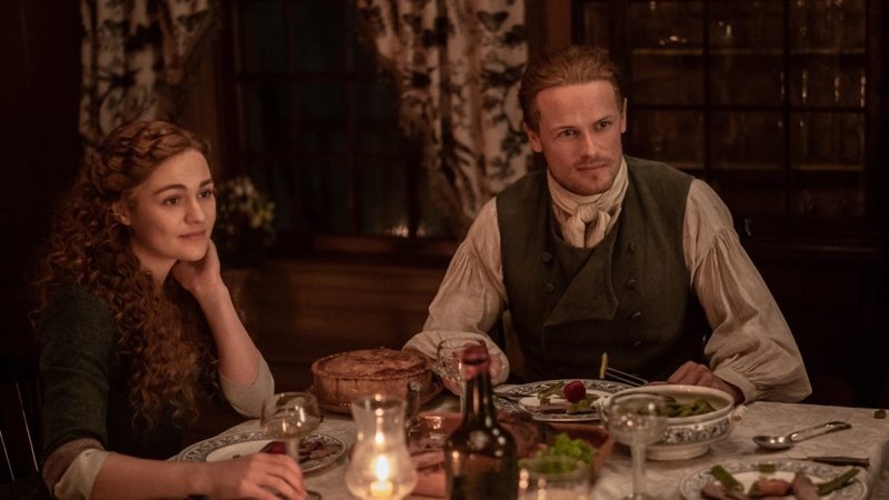 Claire (Caitriona Balfe) e Jamie (Sam Heughan) em um momento mais tranquilo. (Starz/Divulgação)