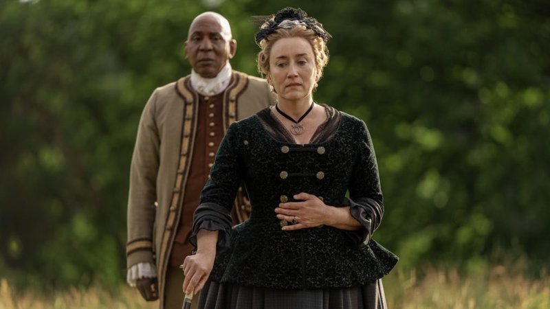 Ulysses (Colin McFarlane) e Jocasta (Maria Doyle Kennedy) parecem lamentar a perda de Murtagh. (Starz/Divulgação)