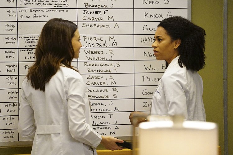 Amelia (Caterina Scorsone) e Maggie (Kelly McCreary)